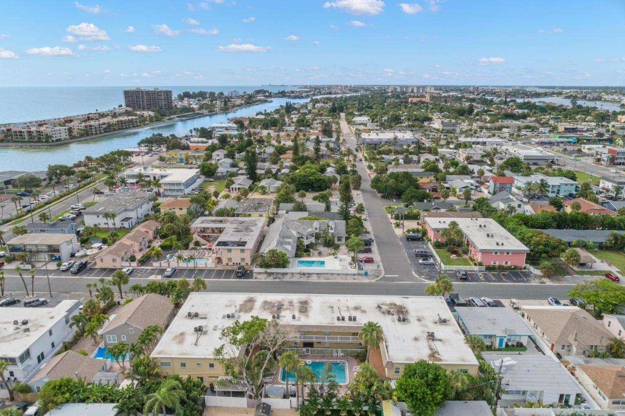 Waves 18 Apartment St. Pete Beach Exterior photo