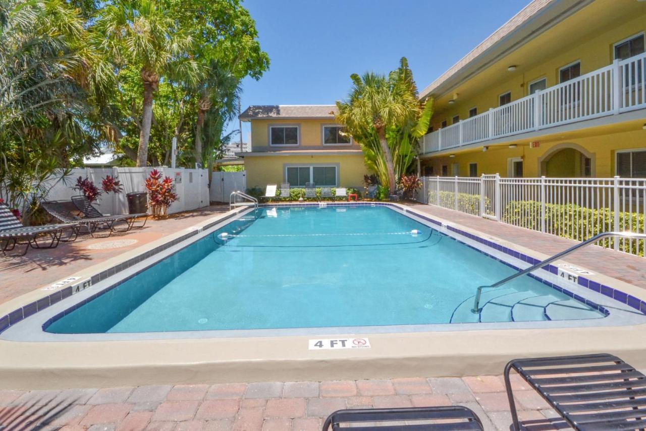 Waves 18 Apartment St. Pete Beach Exterior photo