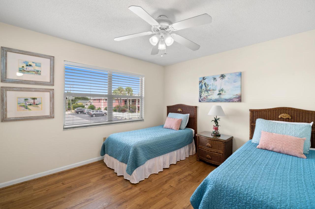 Waves 18 Apartment St. Pete Beach Exterior photo